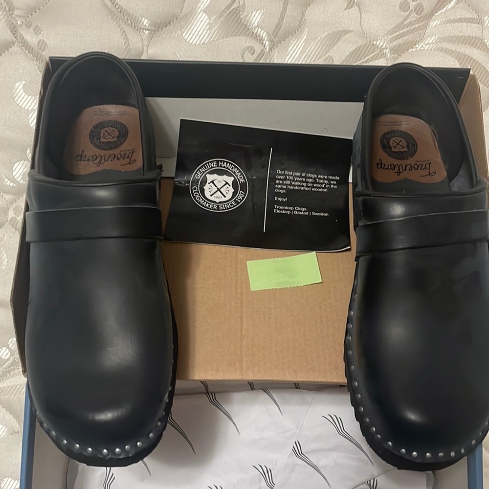 Dansko clogs size 8